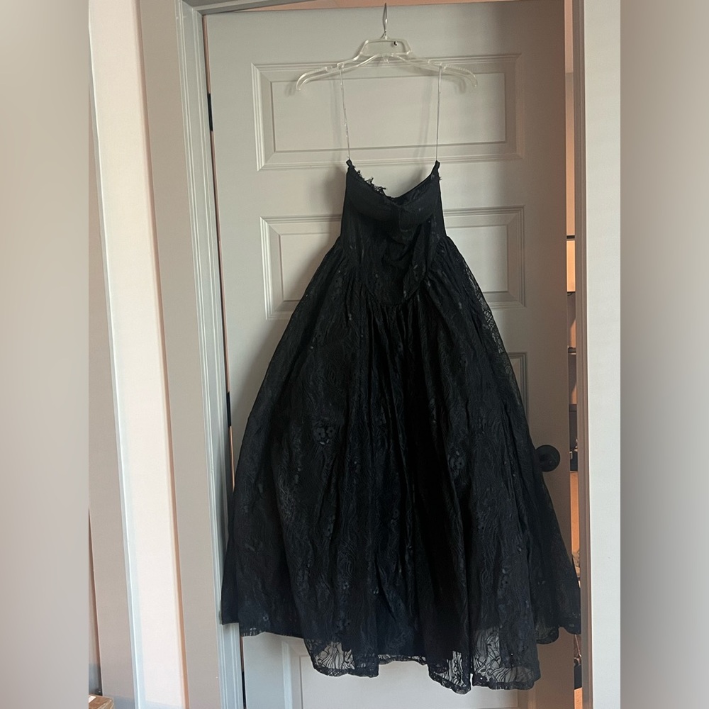 Fashion Nova Lace maxi dress - Picture 4 of 7